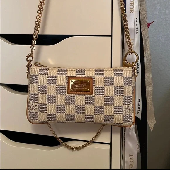 SOLD🎄Louis Vuitton Milla MM pochette🎄 - Picture 2 of 10